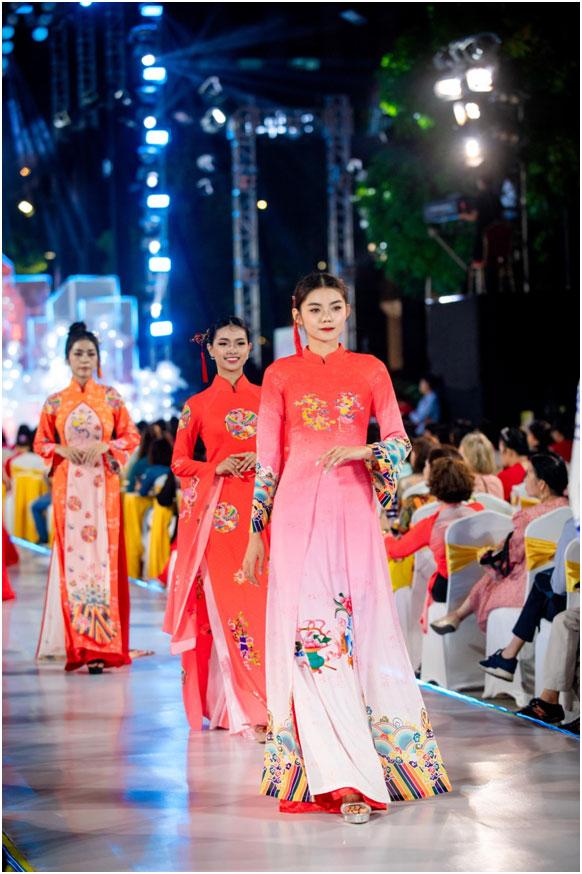 NTK Vũ Thảo Giang trình diễn khai mạc Lễ Hội Áo dài TP HCM-6