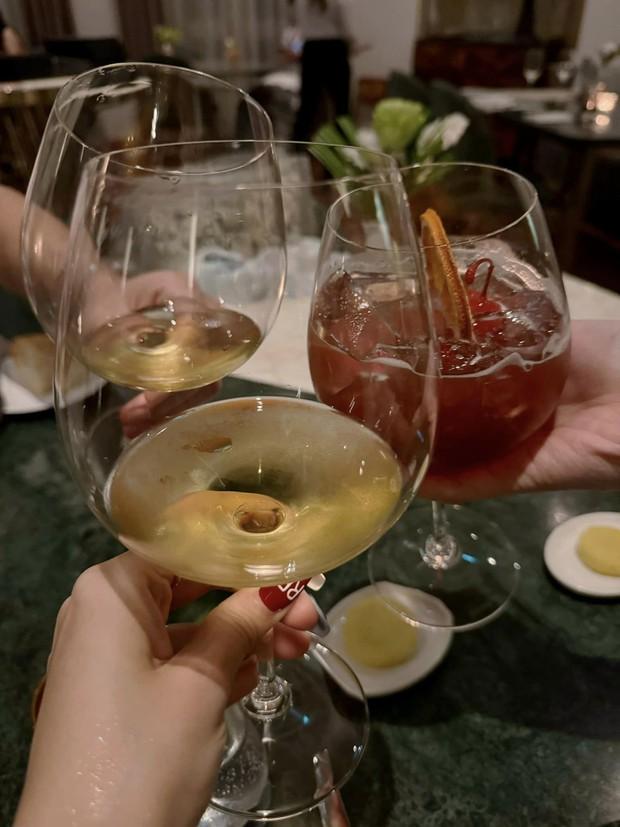 MC VTV hộ tống con gái 12 tuổi sang Singapore hiện thực hóa ước mơ: Sở hữu cặp vé VIP quyền lực, check-in khách sạn 5 sao nức tiếng-8