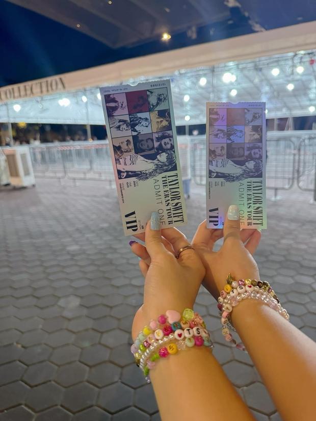 MC VTV hộ tống con gái 12 tuổi sang Singapore hiện thực hóa ước mơ: Sở hữu cặp vé VIP quyền lực, check-in khách sạn 5 sao nức tiếng-3