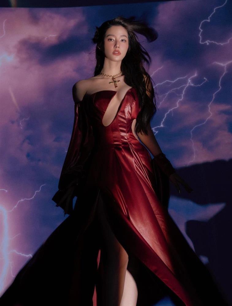 Diễm My 9X lấy chồng xong bạo hơn hẳn: Xăm kín tay, mang tất lưới chụp ảnh gợi cảm-9