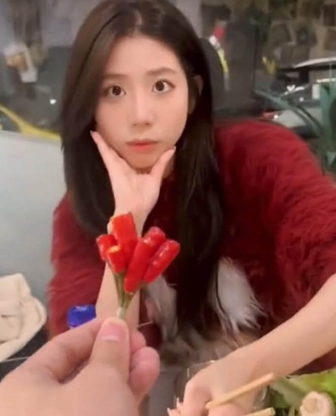 Bật cười với những món quà 8/3 không giống ai được chị em khoe trên mạng-6