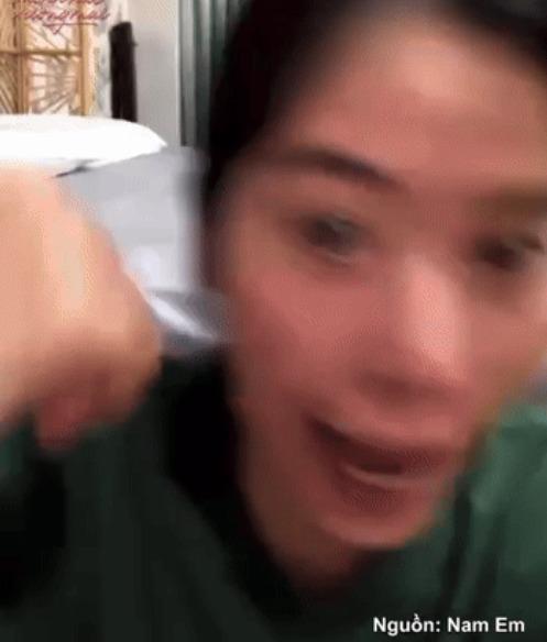 Nam Em bất ngờ hốt hoảng, tránh lộ mặt trên sóng livestream khiến netizen xôn xao-2