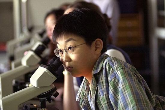 Thần đồng 13 tuổi đỗ trường y, 21 tuổi nhận bằng bác sĩ giờ ra sao?
