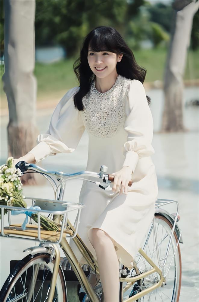 Gu ăn mặc bị chê kém ấn tượng của Hải Tú khi tái xuất cùng bạn trai tin đồn-4