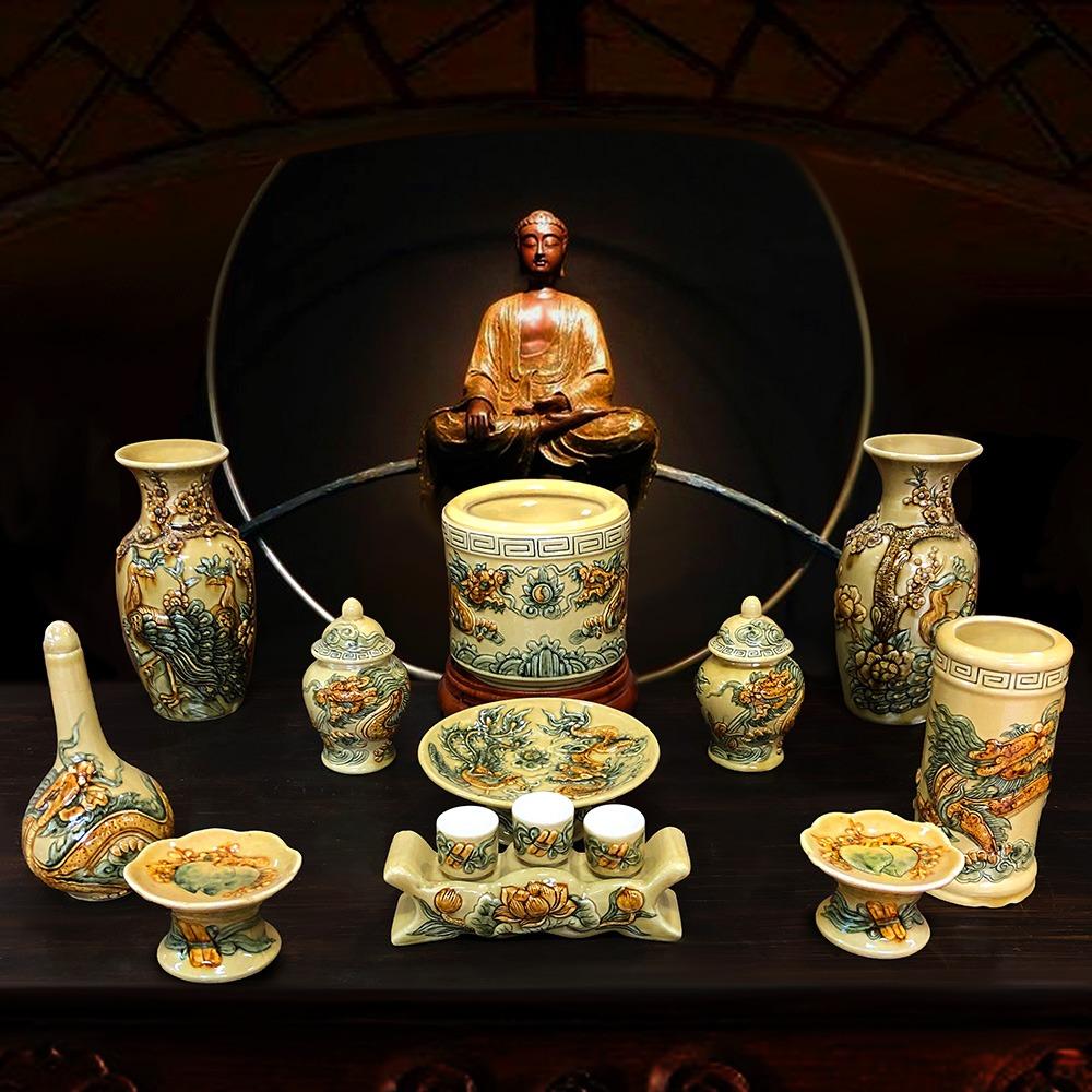 Chìa khóa vàng giúp thu hút tài lộc cho gia chủ: Bí mật 3 cách bài trí bàn thờ Thần Tài-1