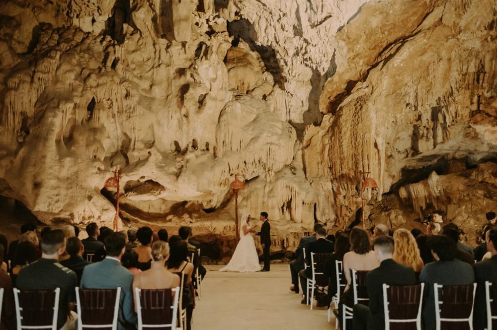 Độc đáo lễ cưới tổ chức trong hang động ở Quảng Ninh-1