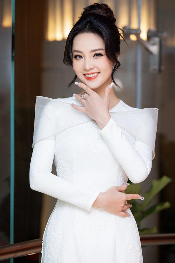 Nhan sắc cực phẩm Á hậu Thụy Vân, nữ MC sành điệu bậc nhất VTV, từng suýt chạm vương miện hoa hậu-1