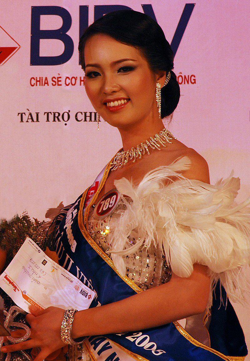 Nhan sắc cực phẩm Á hậu Thụy Vân, nữ MC sành điệu bậc nhất VTV, từng suýt chạm vương miện hoa hậu-3