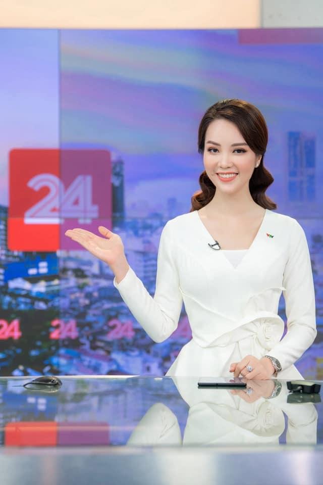 Nhan sắc cực phẩm Á hậu Thụy Vân, nữ MC sành điệu bậc nhất VTV, từng suýt chạm vương miện hoa hậu-4