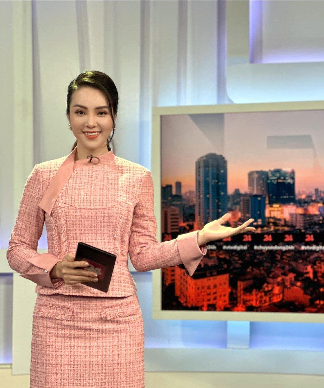 Nhan sắc cực phẩm Á hậu Thụy Vân, nữ MC sành điệu bậc nhất VTV, từng suýt chạm vương miện hoa hậu-6