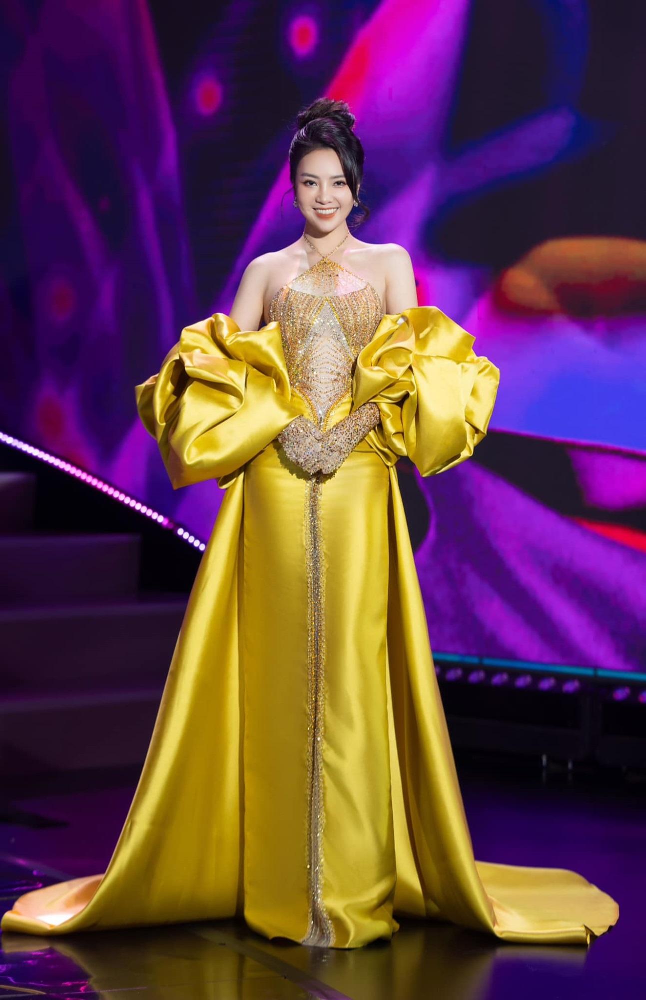 Nhan sắc cực phẩm Á hậu Thụy Vân, nữ MC sành điệu bậc nhất VTV, từng suýt chạm vương miện hoa hậu-8