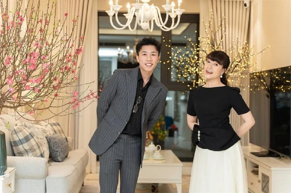 Danh hài Nghệ sĩ Vân Dung hiếm hoi khoe con trai bí ấn, nhan sắc gây chú ý-1