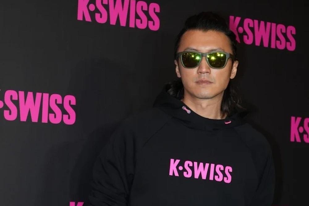 Ngoại hình không hợp lý của Vương Phi ở tuổi 55-4