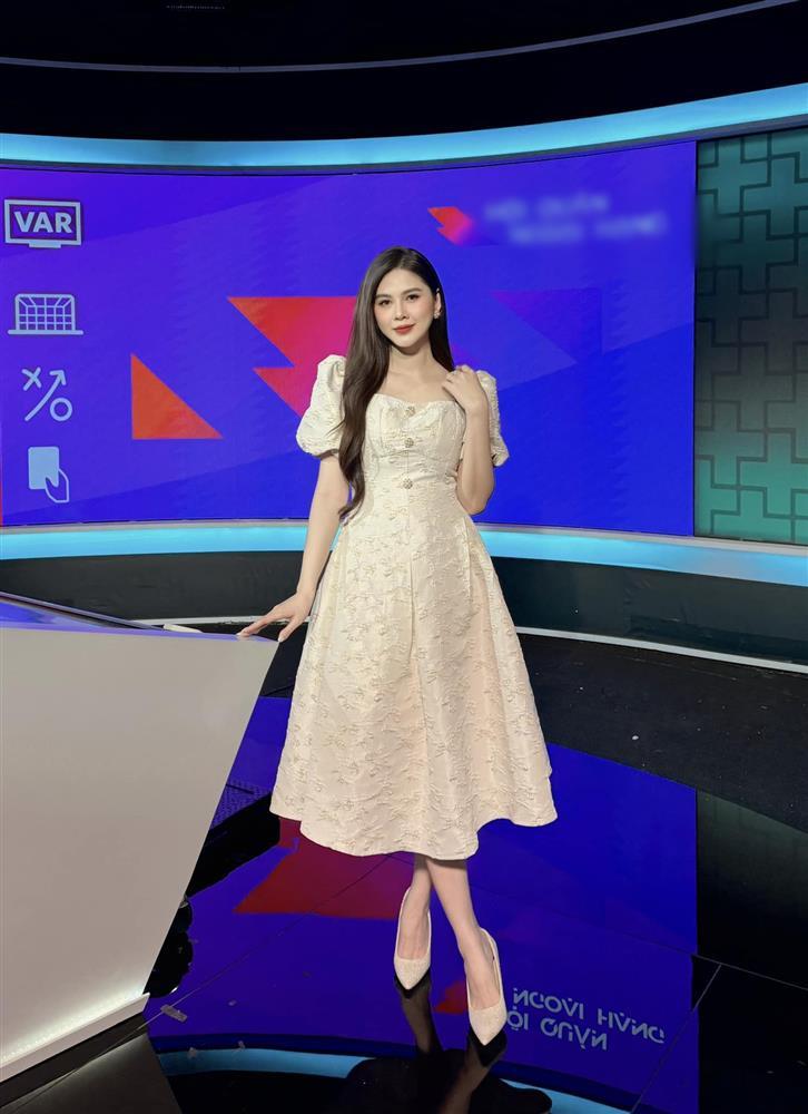 MC Thu Hoài đổ mồ hôi tập gym để có body mẹ 1 con trông mòn con mắt-1