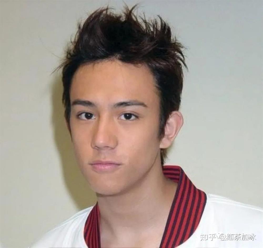 Nam thần một thời tụt dốc, phải lên mạng xin tiền nuôi con-1