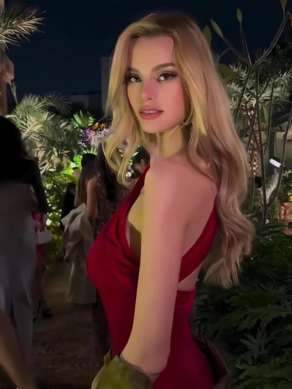 Cô sinh viên 24 tuổi vừa đăng quang Miss World 2024 là ai, xinh đẹp và giỏi giang cỡ nào?-4