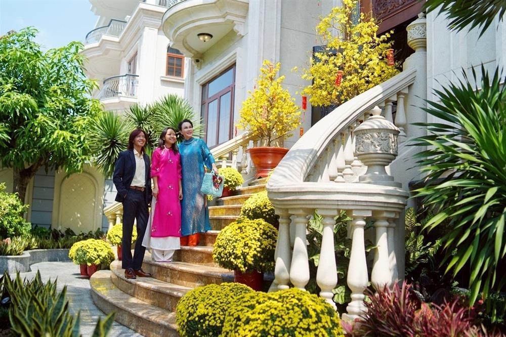 Sau 2 thập kỷ gắn bó, vợ chồng Việt Hương đoàn tụ trong căn biệt thự 300 tỷ đồng hoành tráng như cung điện-5