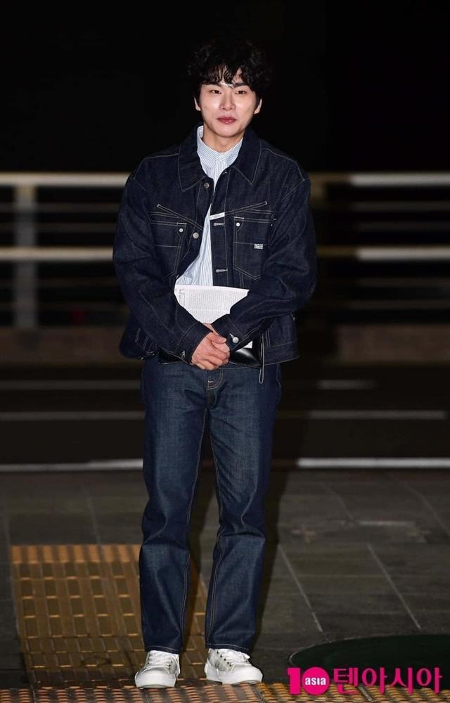 Dàn diễn viên hạng A Hàn Quốc đổ bộ sân bay đến Nha Trang-12