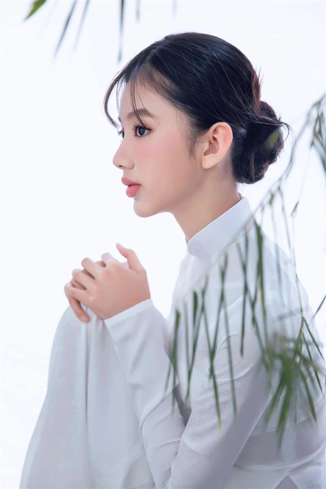 Con gái 14 tuổi của Ngọc Diễm xinh như hoa hậu, sở hữu chiều cao 1,7 m-3