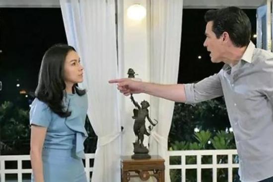 Chồng say xỉn mắng nhiếc vợ trước mặt bạn bè, cô thẳng tay lôi một thứ khiến ai nấy nín bặt