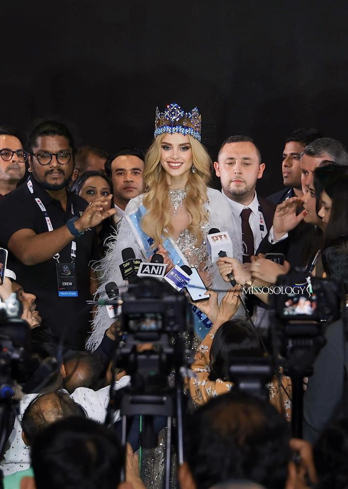 Câu trả lời ứng xử giúp người đẹp cao 1,81 m đăng quang Hoa hậu Thế giới-1