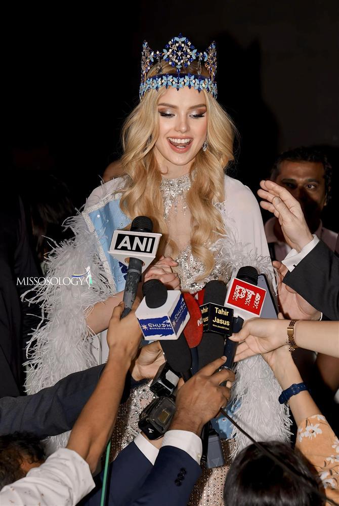 Câu trả lời ứng xử giúp người đẹp cao 1,81 m đăng quang Hoa hậu Thế giới-3