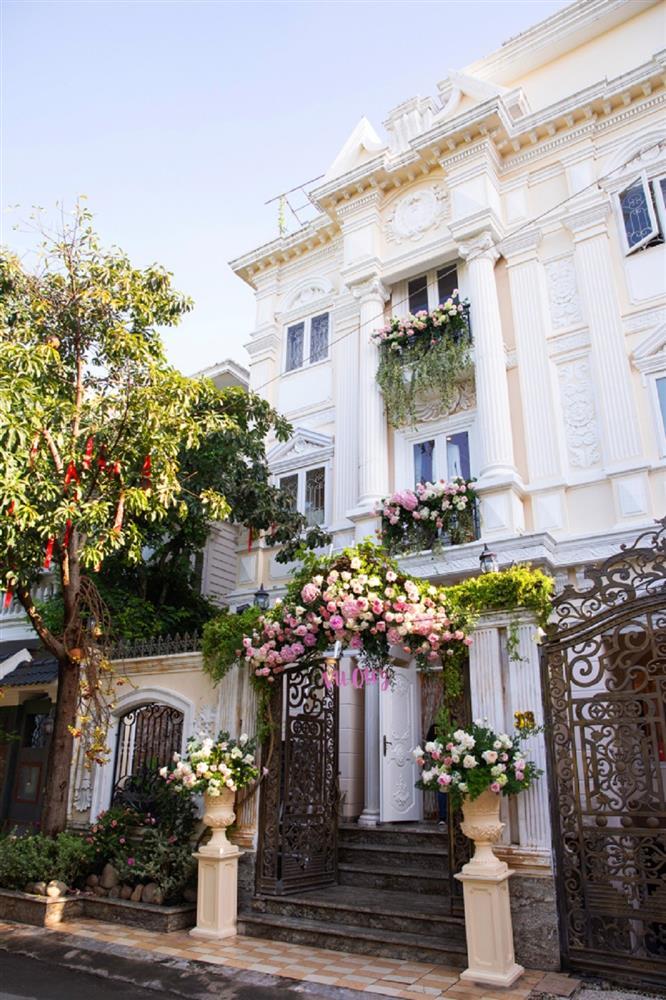 Ở biệt thự 20 tỷ, thay xe như thay áo, nữ ca sĩ Một Vòng Trái Đất giàu cỡ nào?-2