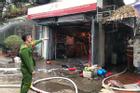 Hà Nội: Cháy lớn cơ sở kinh doanh, lửa lan sang 4 ngôi nhà