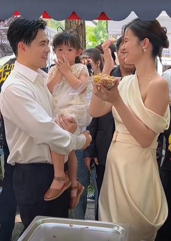 Đông Nhi được ông xã cưng chiều hết mực khi dự sự kiện, chỉ 1 chi tiết soi được giới tính nhóc tỳ thứ 2?-1