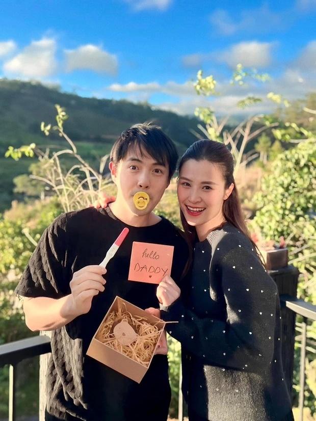 Đông Nhi được ông xã cưng chiều hết mực khi dự sự kiện, chỉ 1 chi tiết soi được giới tính nhóc tỳ thứ 2?-4