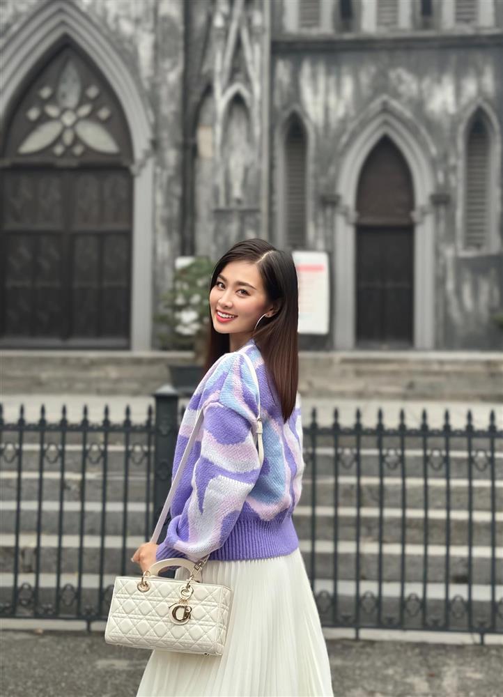 Nữ MC quê Nghệ An có gu mặc tôn đường cong, hot nhất là loạt ảnh diện monokini cut-out-8