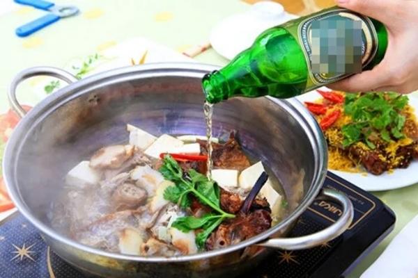 Ăn món hấp bia, ướp rượu có lên nồng độ cồn?-1