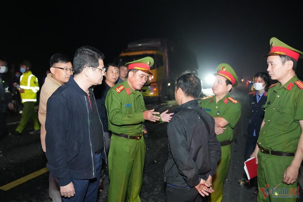 Hiện trường tai nạn thảm khốc trên cao tốc Cam Lộ - La Sơn, 11 người thương vong-3