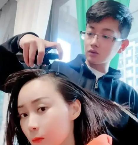 Chàng trai 24 tuổi quyết lấy vợ 41 tuổi mặc lời khuyên can của bố mẹ-3