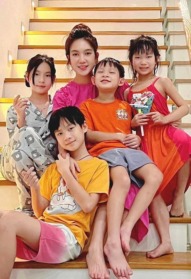 Vợ Lý Hải bất ngờ khoe ảnh bế bầu vượt mặt, nghi chuẩn bị đón con thứ 5, còn úp mở kì này là một cặp-3