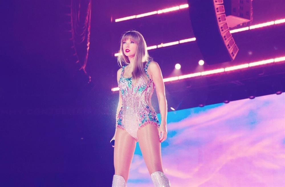 Biểu diễn ở Singapore, Taylor Swift chọn diện đồ của các nhà mốt danh tiếng-4