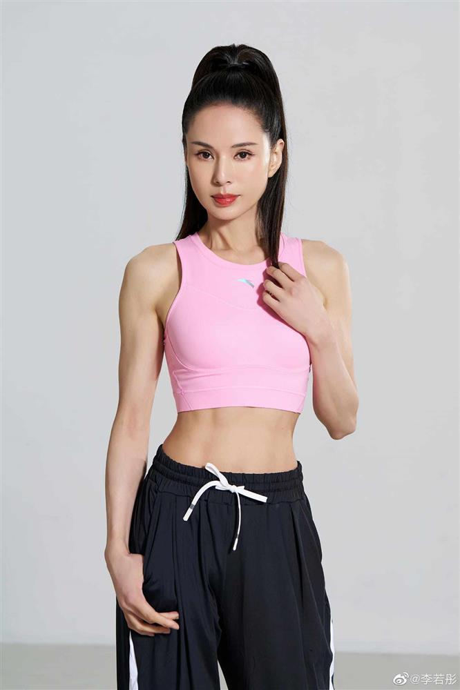 Tiểu Long Nữ Lý Nhược Đồng trẻ đẹp ngỡ ngàng ở tuổi U60 nhờ 3 thứ này-1