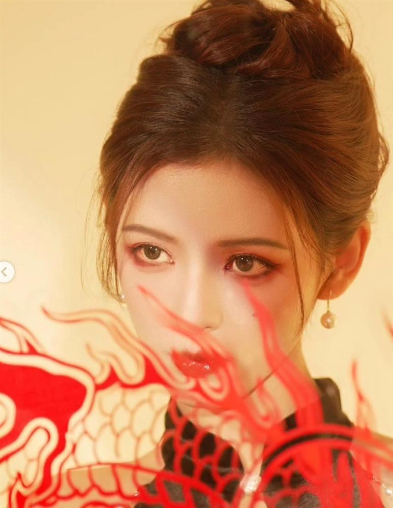 Tình cũ thiếu gia giàu nhất Trung Quốc da trắng nõn, mặc gì cũng đẹp-4