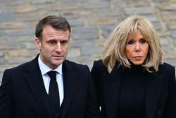 Tổng thống Pháp bác tin đồn vợ là người chuyển giới