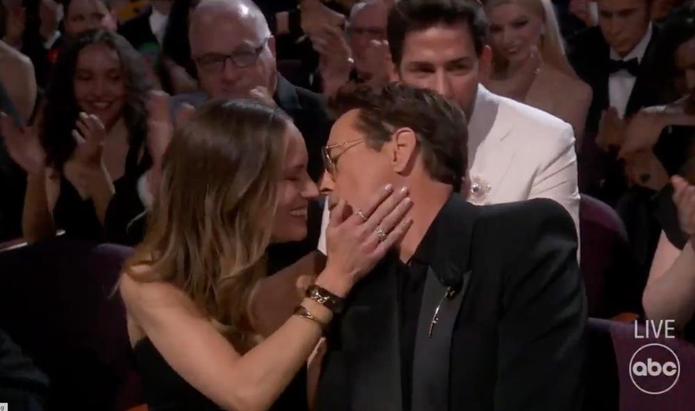 Khoảnh khắc ấn tượng ở Oscar 2024-9