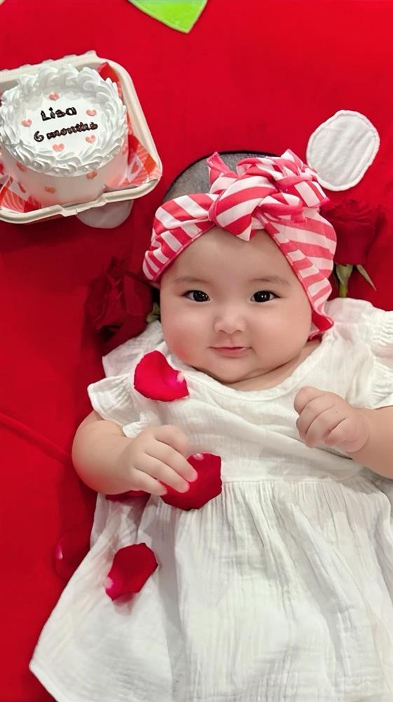 Chào đời chỉ vỏn vẹn hơn 2kg, mẹ bỉm Khánh Thi nuôi con cực mát tay, nàng út 6 tháng tuổi bụ bẫm, chỉ số vượt trội-2