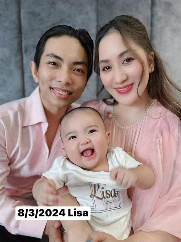 Chào đời chỉ vỏn vẹn hơn 2kg, mẹ bỉm Khánh Thi nuôi con cực mát tay, nàng út 6 tháng tuổi bụ bẫm, chỉ số vượt trội-10