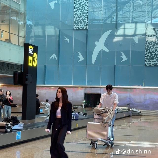 Park Min Young đẹp bất chấp cam thường khi sang Việt Nam du lịch-3