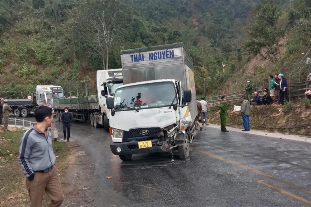 Hai vợ chồng tử vong sau va chạm với ô tô tải-1