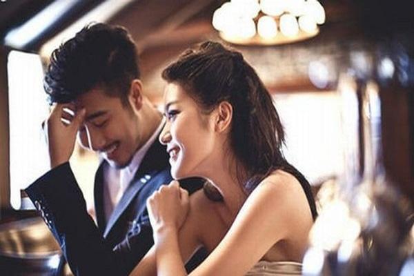 Yêu 4 năm bạn gái mới chấp nhận cho gần gũi lần đầu, nào ngờ vừa cởi áo, tôi không thể kiềm chế cảm xúc-1