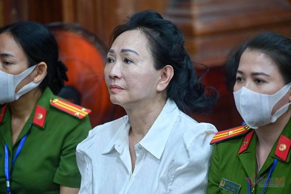 Thuộc cấp của bà Trương Mỹ Lan bật khóc nói: Bị cáo quá tin người-1
