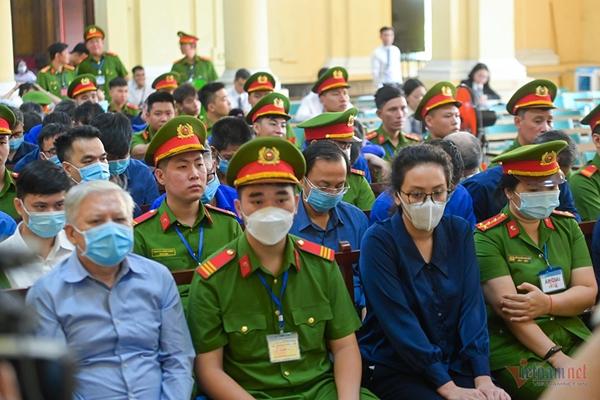 Thuộc cấp của bà Trương Mỹ Lan bật khóc nói: Bị cáo quá tin người-2