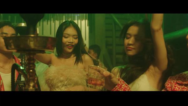 Quý Cô Thừa Kế 2 có Trang Nhung: Sex, ảo vọng và nước mắt diễm hạnh của người trẻ-3