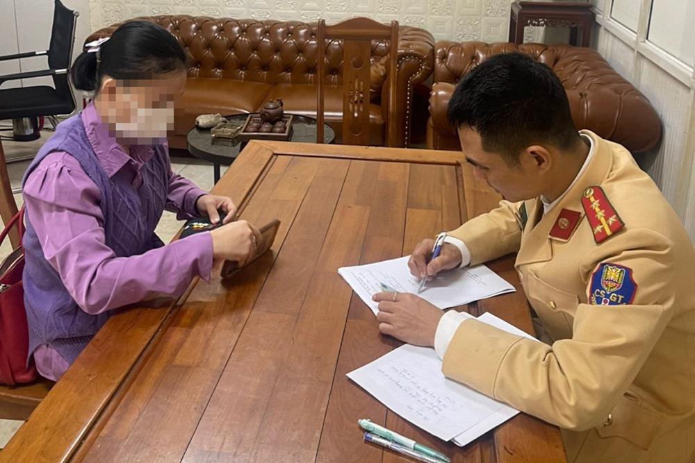 Chủ tịch Hà Nội ra quyết định phạt nữ tài xế vi phạm nồng độ cồn ở phố Trần Cung-2