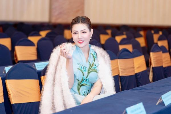 Sắc vóc đời thực của mỹ nhân VFC vừa công khai ly hôn chồng sau hơn 10 năm chung sống-5